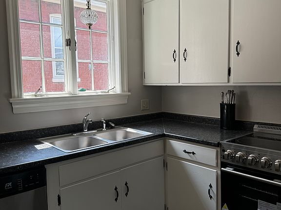 4th image of 124 Carlisle St APT 2