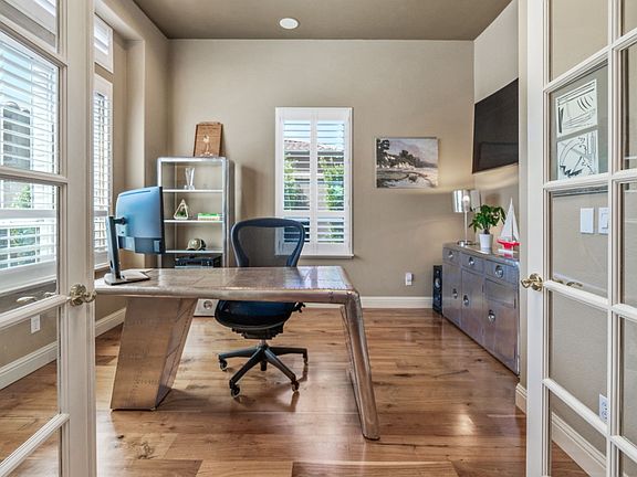 4th image of 801 Royal Troon Pl