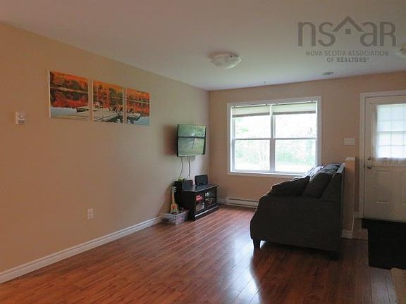 2nd image of 440 Woodville Rd