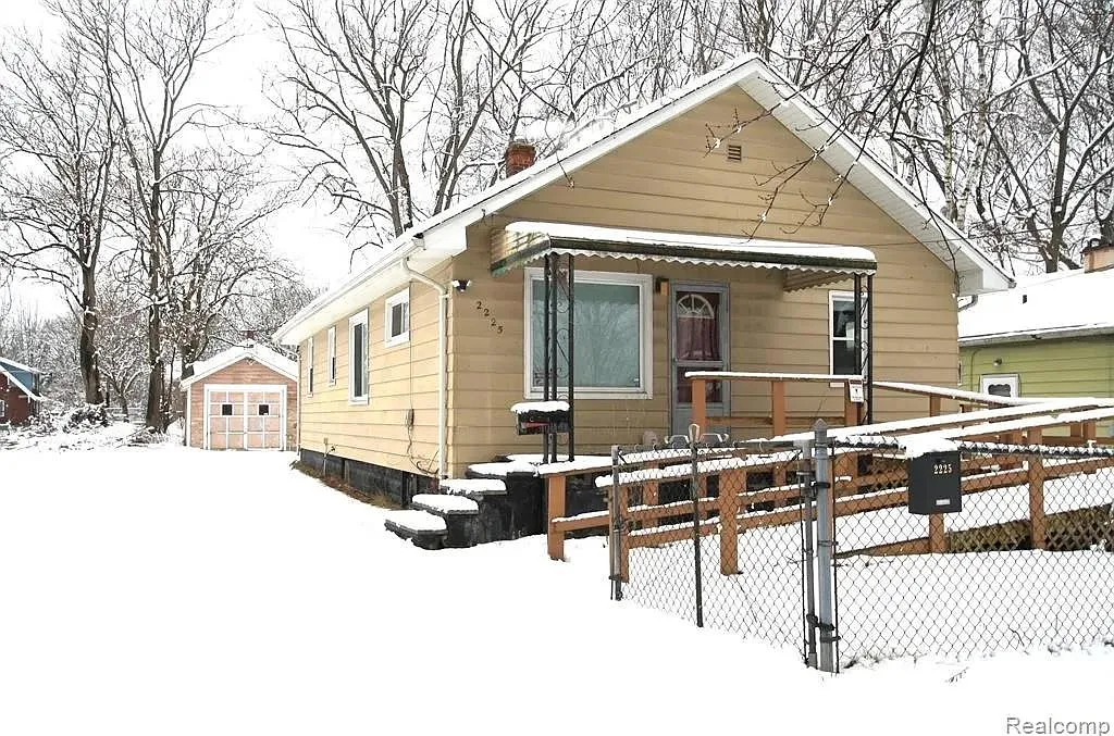 2225 Hoff St — Photo 1
