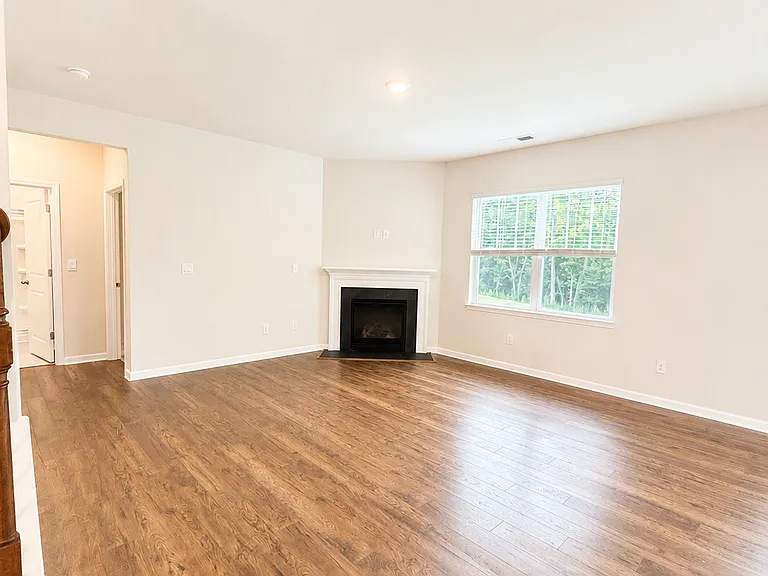 132 Scotsway Ct — Photo 3
