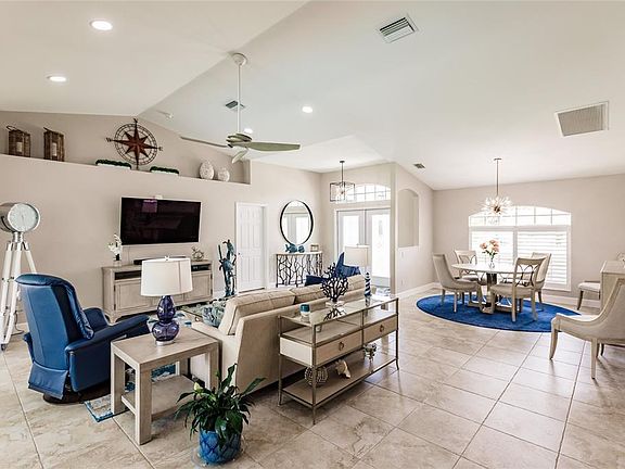 5th image of 18634 Ashcroft Cir