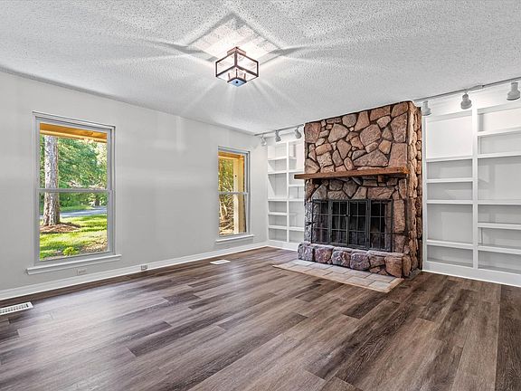 3rd image of 143 Buena Vista Dr
