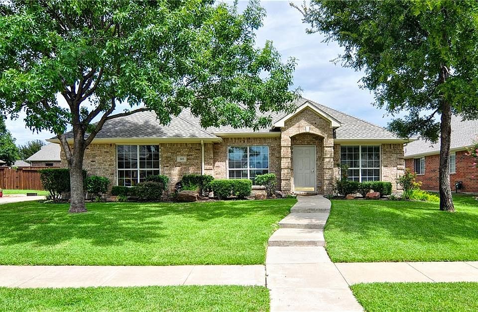 1st image of 305 Royal Oak Dr