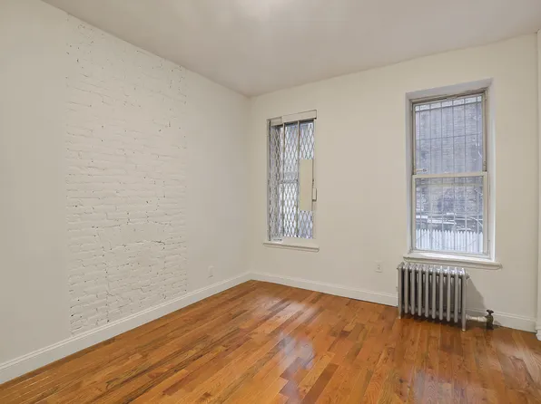 321 West 47th Street image 3 of 7