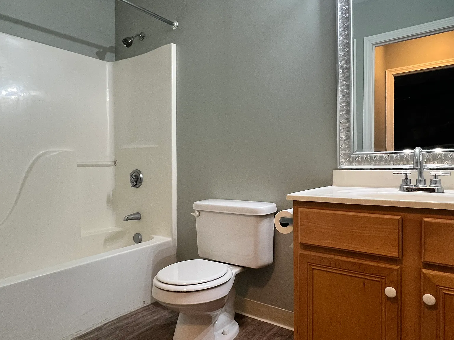 1 bed, 572 sqft, $1,900 — Photo 4