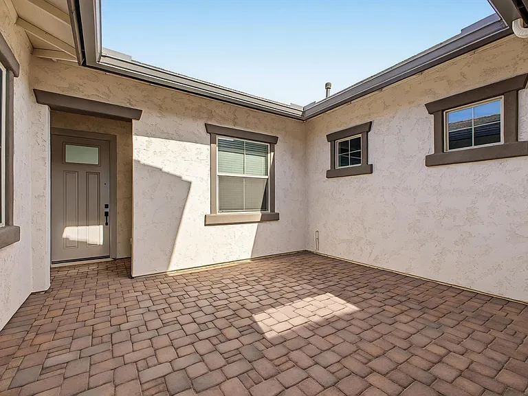 13103 N 174th Dr — Photo 7