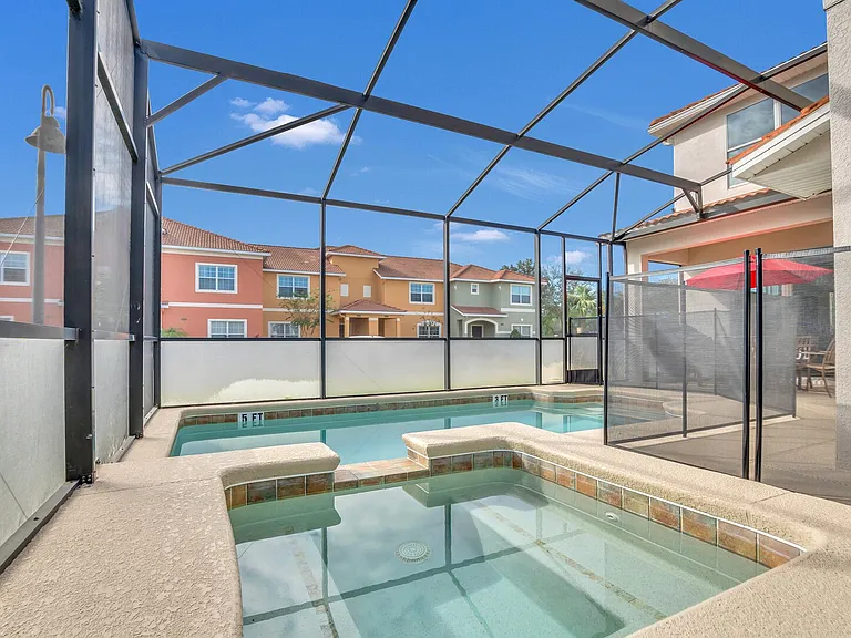 Majesty Palm Rd — Photo 40