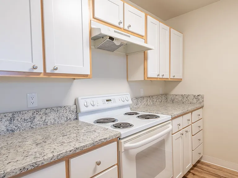 303 NE 16th Ave — Photo 32
