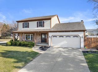 913 French Dr, Mundelein, IL 60060
