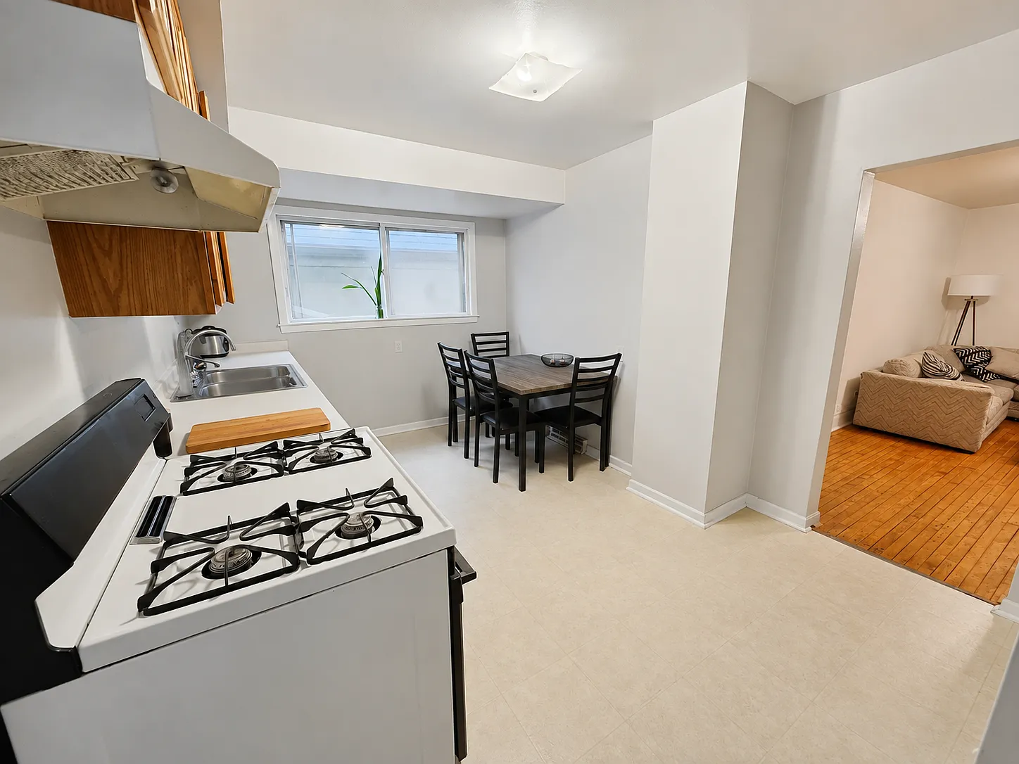 1 bed, 750 sqft, $995 — Photo 3