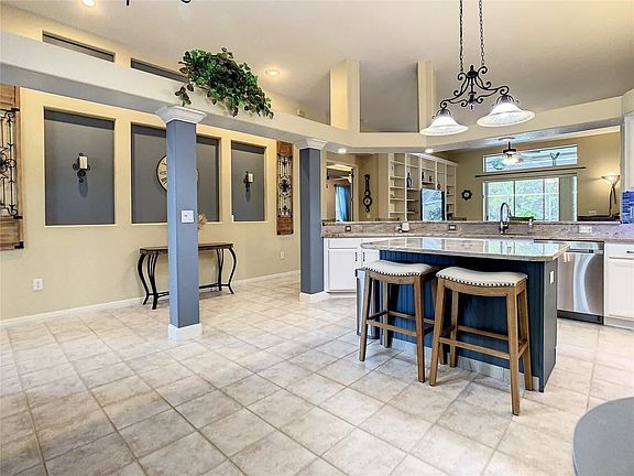 3rd image of 21609 Trumpeter Dr