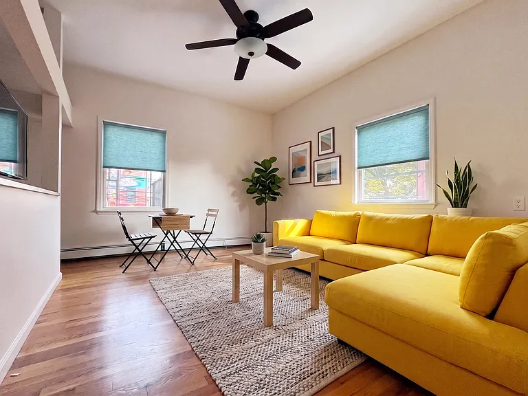 435 Graham Ave — Photo 2
