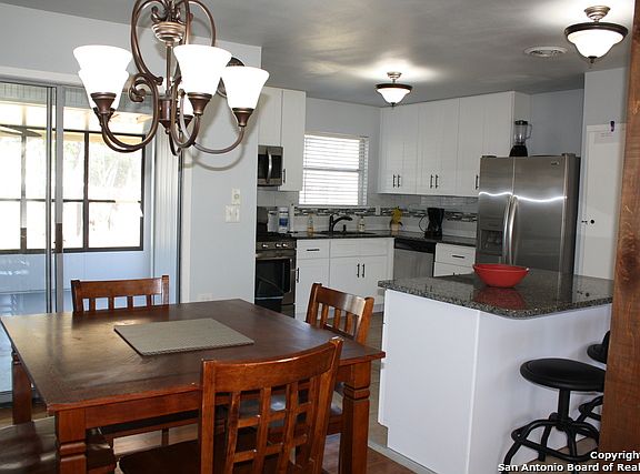 5th image of 463 Sandalwood Ln
