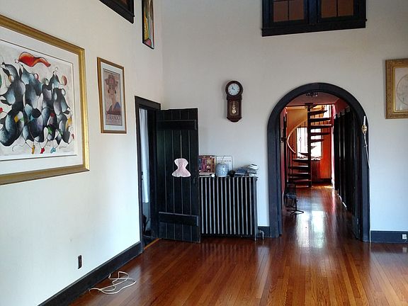 4th image of 21 Emerson Ave
