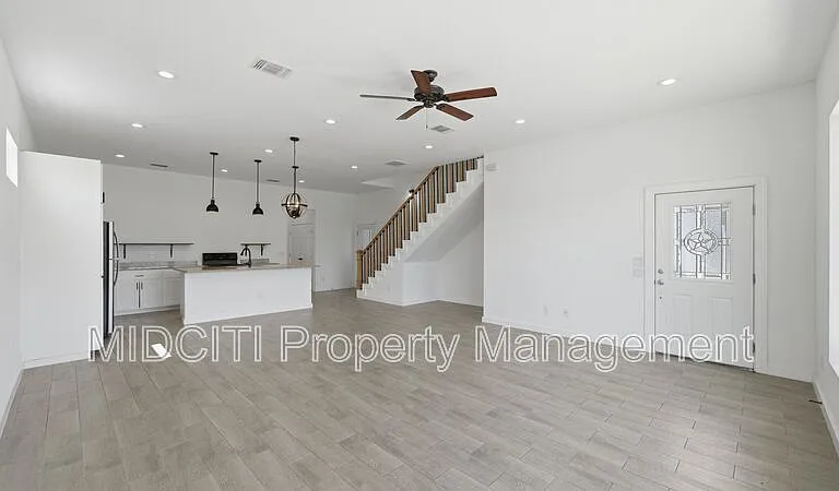 893 E Mather St — Photo 14