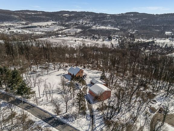 2nd image of 132 Mountain Rd