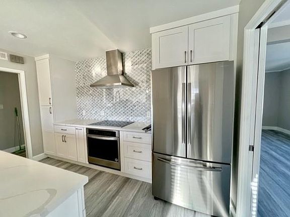 3rd image of 12642 Woodland Ln