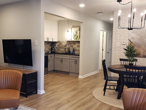3rd image of 2903 W Mercury Blvd #32