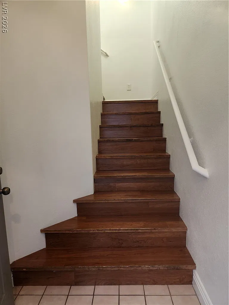 2 bed, 2.0 bath, 1128 sqft, $1,735 — Photo 2