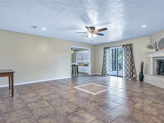 4th image of 3005 Highwood Ln