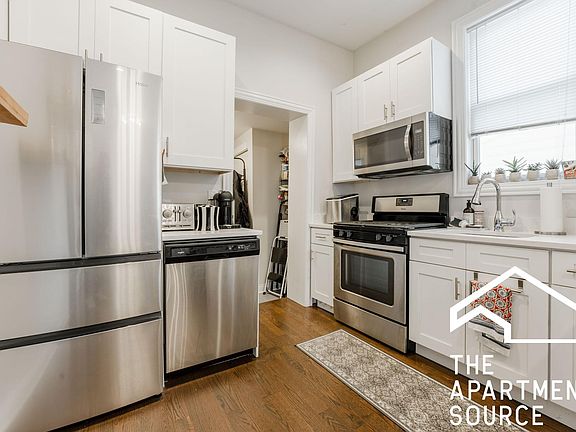 2nd image of 330 W Evergreen Ave #1R