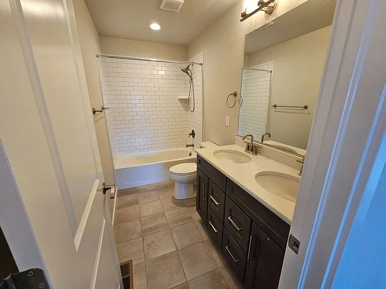 1853 Clayhouse Dr — Photo 23