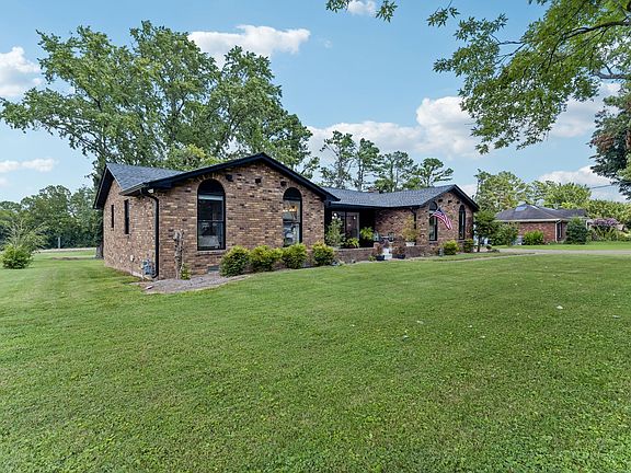 2nd image of 146 Fairways Dr