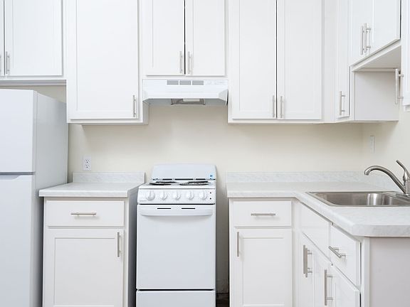 3rd image of 1000 W Franklin Ave APT 6