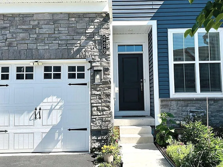 229 Wynstone Ct — Photo 2