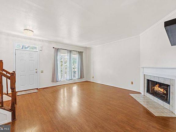 2nd image of 109 Chelsea Ct NE