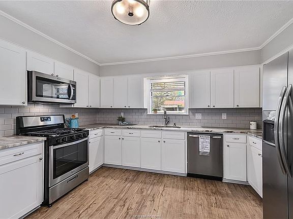 2nd image of 2726 Celinda Cir