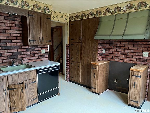 3rd image of 103 Ebenezer Dr