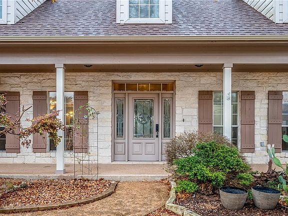 3rd image of 119 Oak Meadow Dr