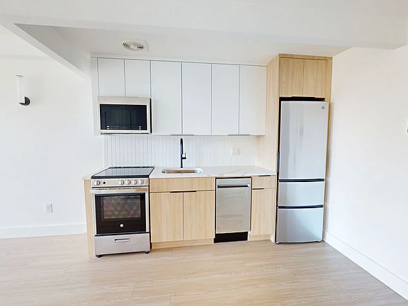3rd image of 139 Erasmus St #4E