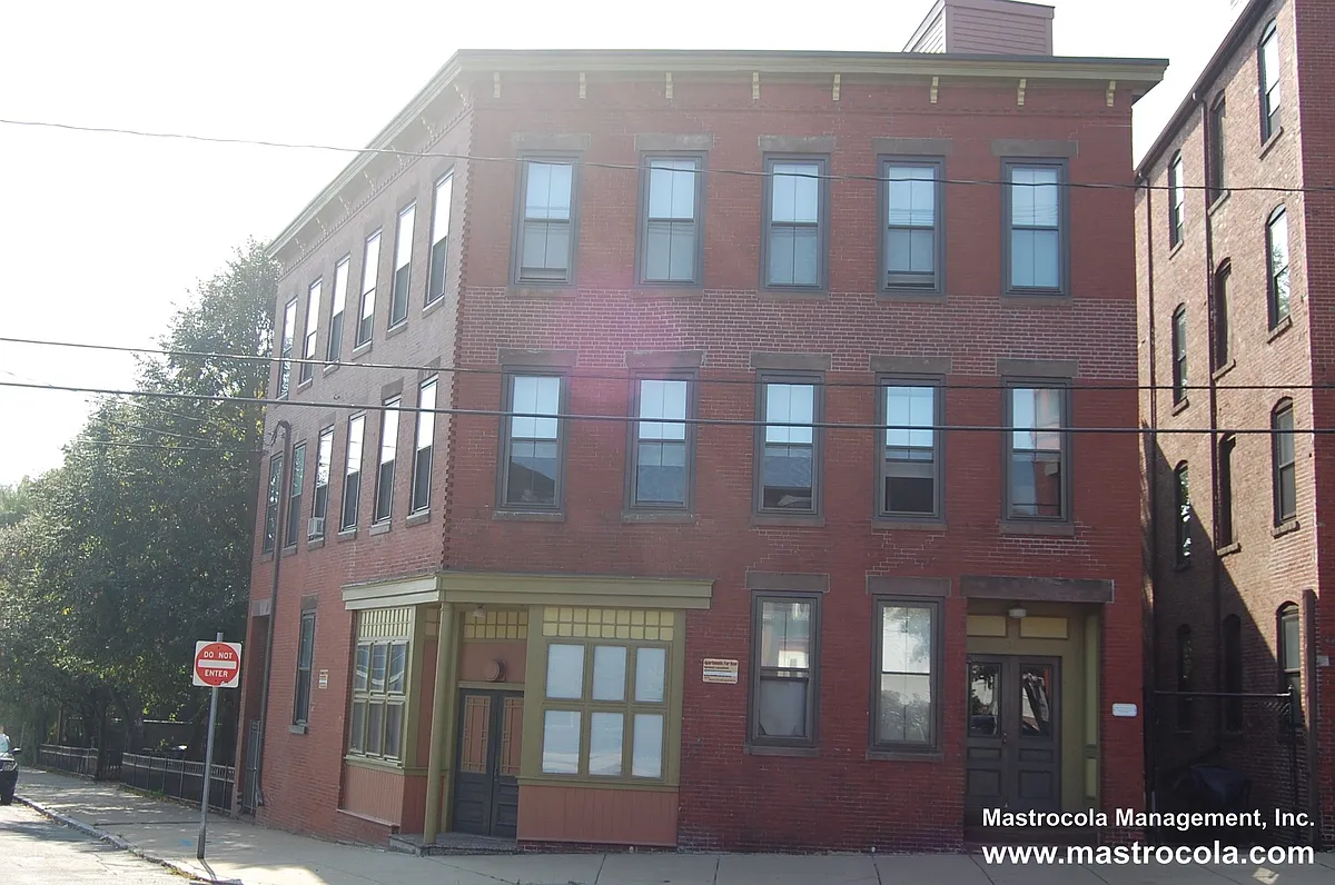 Building Photo - Beacon St