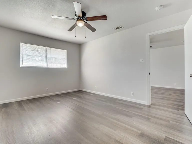 1302 Margie St — Photo 11