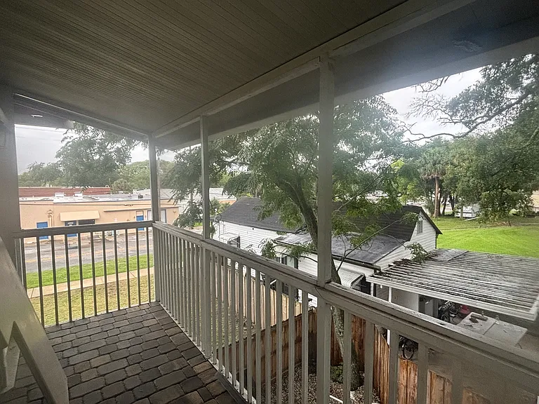 Upstairs rear screened deck