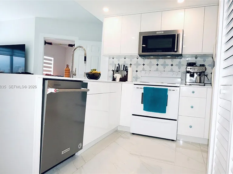3410 Coral Way #Penthouse 05 — Photo 5