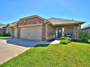 2107 SW Edinburough Dr, Lawton, OK 73505