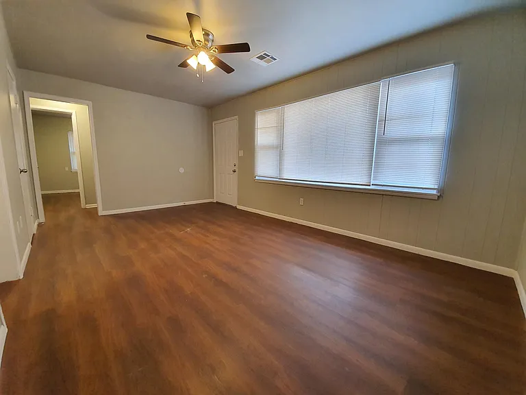 209 E Key Blvd — Photo 2