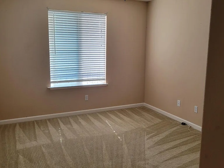 385 Roundhill Dr — Photo 12