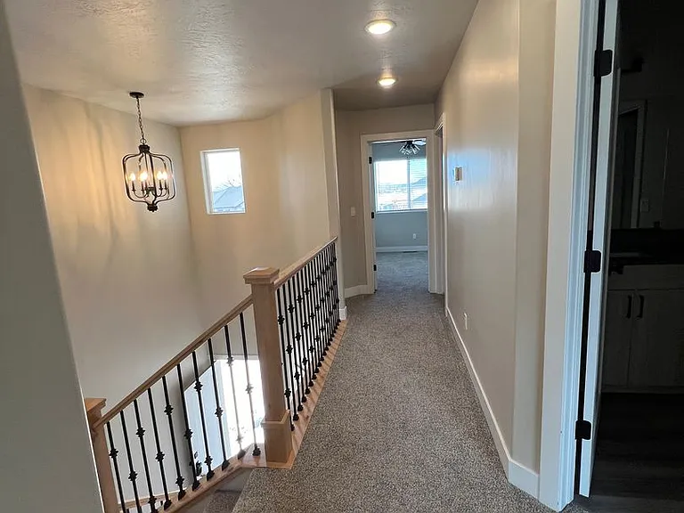 2656 N Clark Pkwy — Photo 10