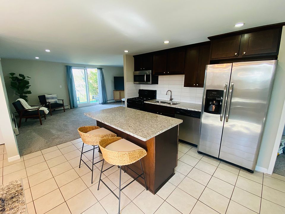 1st image of 8 Dartwood Dr Floor 1