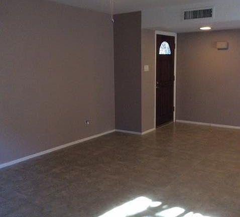 5th image of 1097 E Carson Dr
