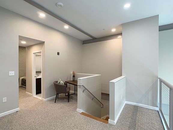 5th image of 6 Chatham St #207