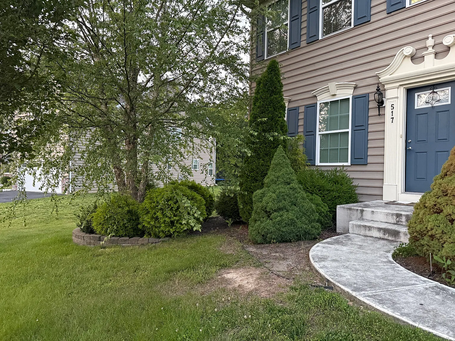 3 bed, 1.5 bath, 4140 sqft, $3,500 — Photo 2