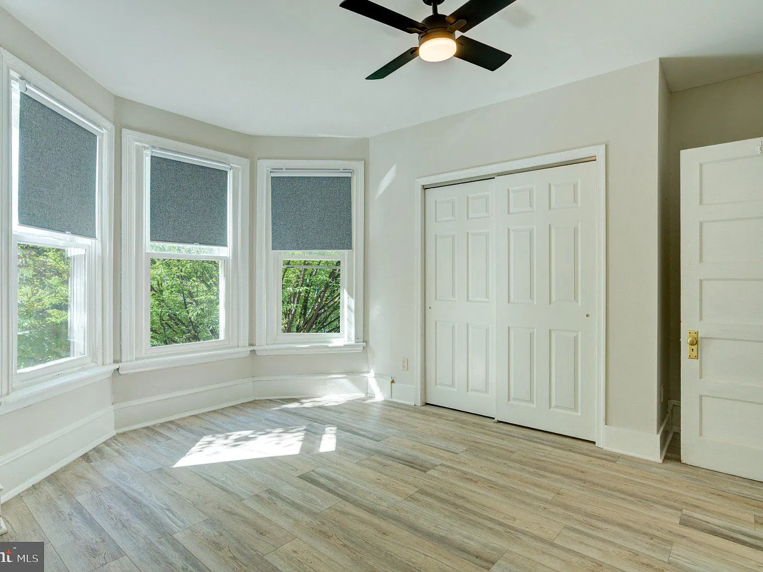 3 bed, 1.0 bath, 1182 sqft, $2,100 — Photo 2