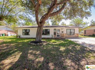 2107 E Anaqua Ave, Victoria, TX 77901