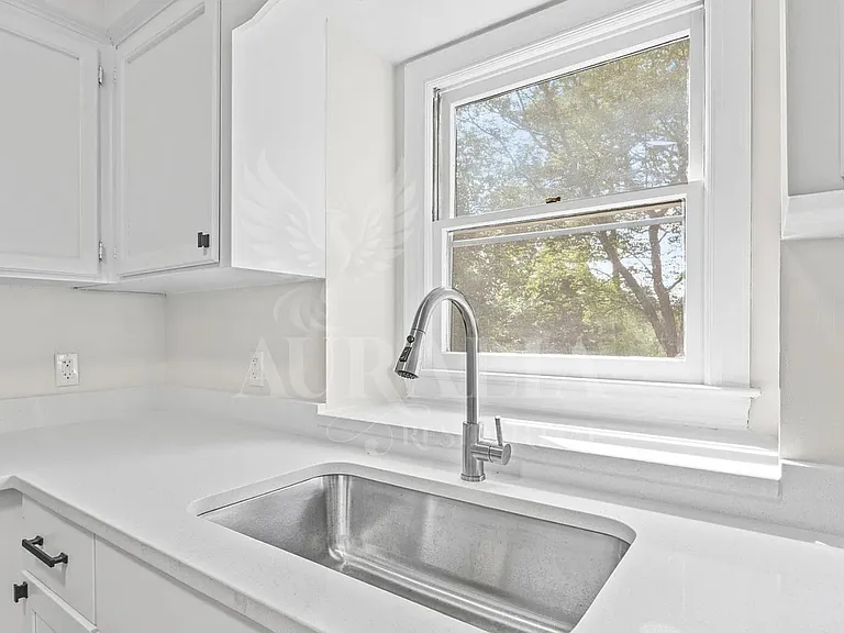623 Elmwood Ct — Photo 15